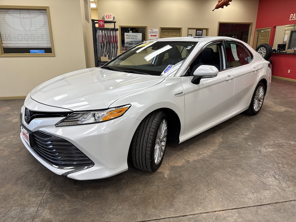 Used 2020 Toyota Camry Hybrid XLE Sedan