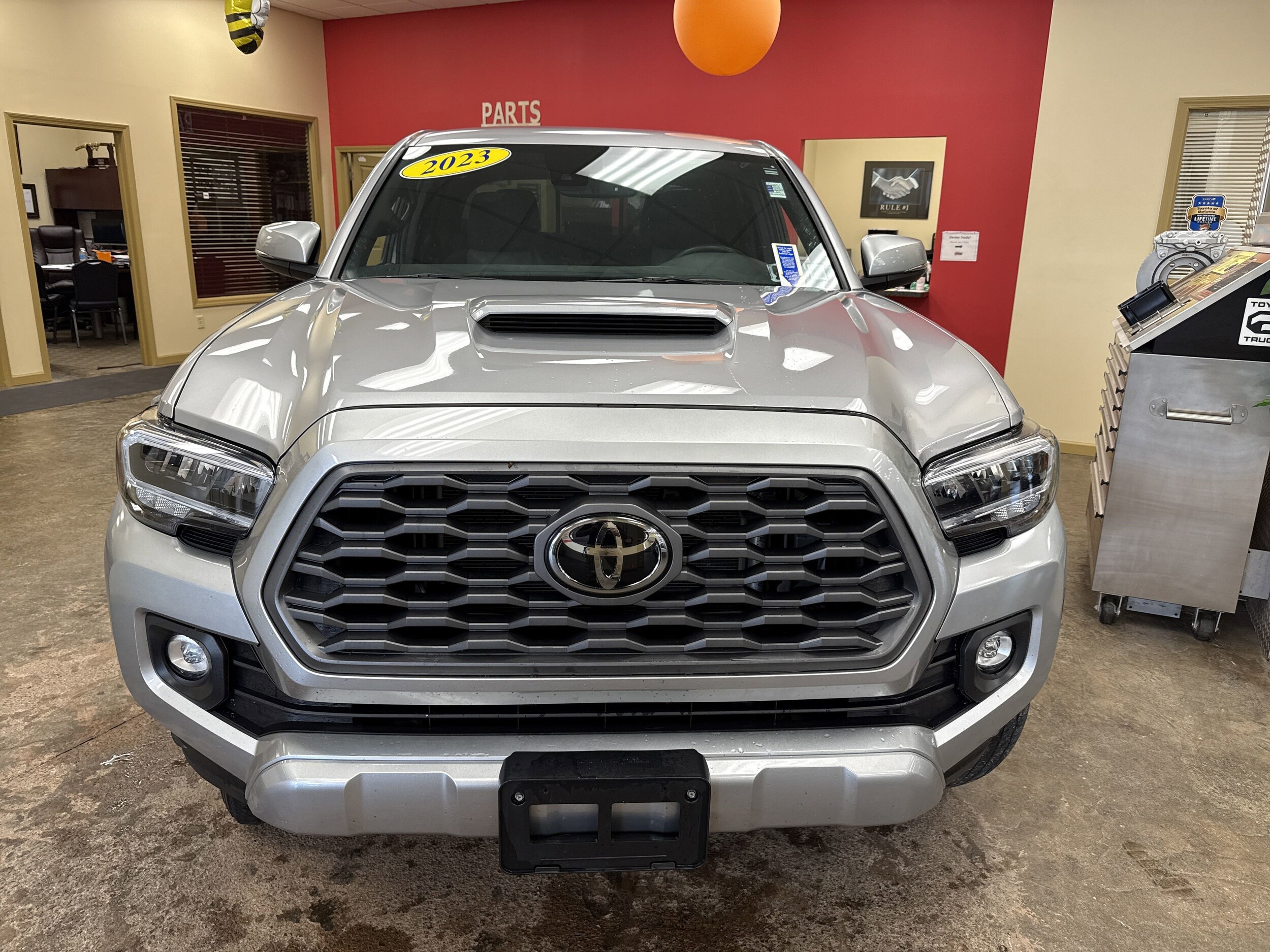 2023 Toyota Tacoma TRD Sport V6 photo 2