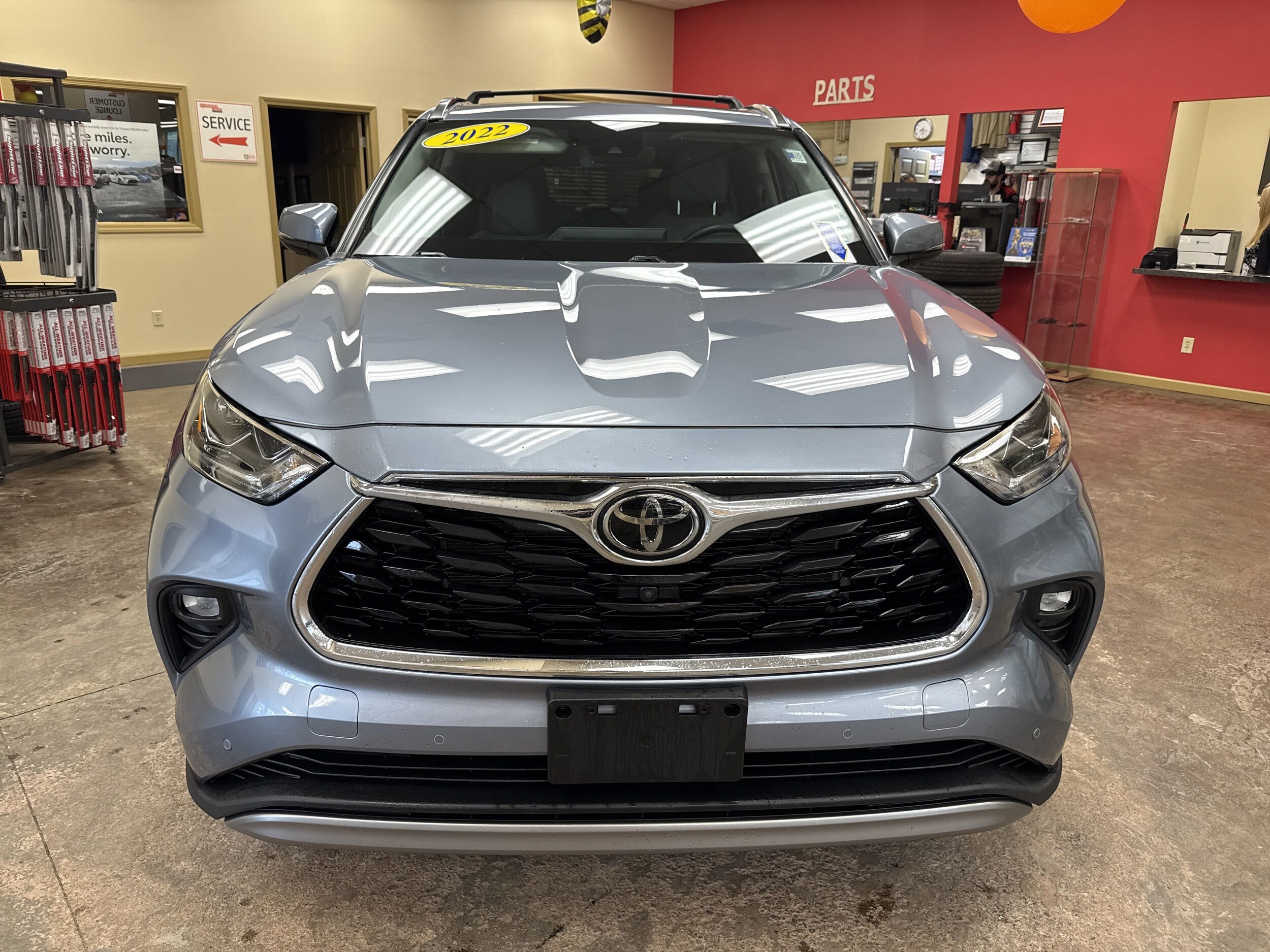2022 Toyota Highlander Platinum photo 2