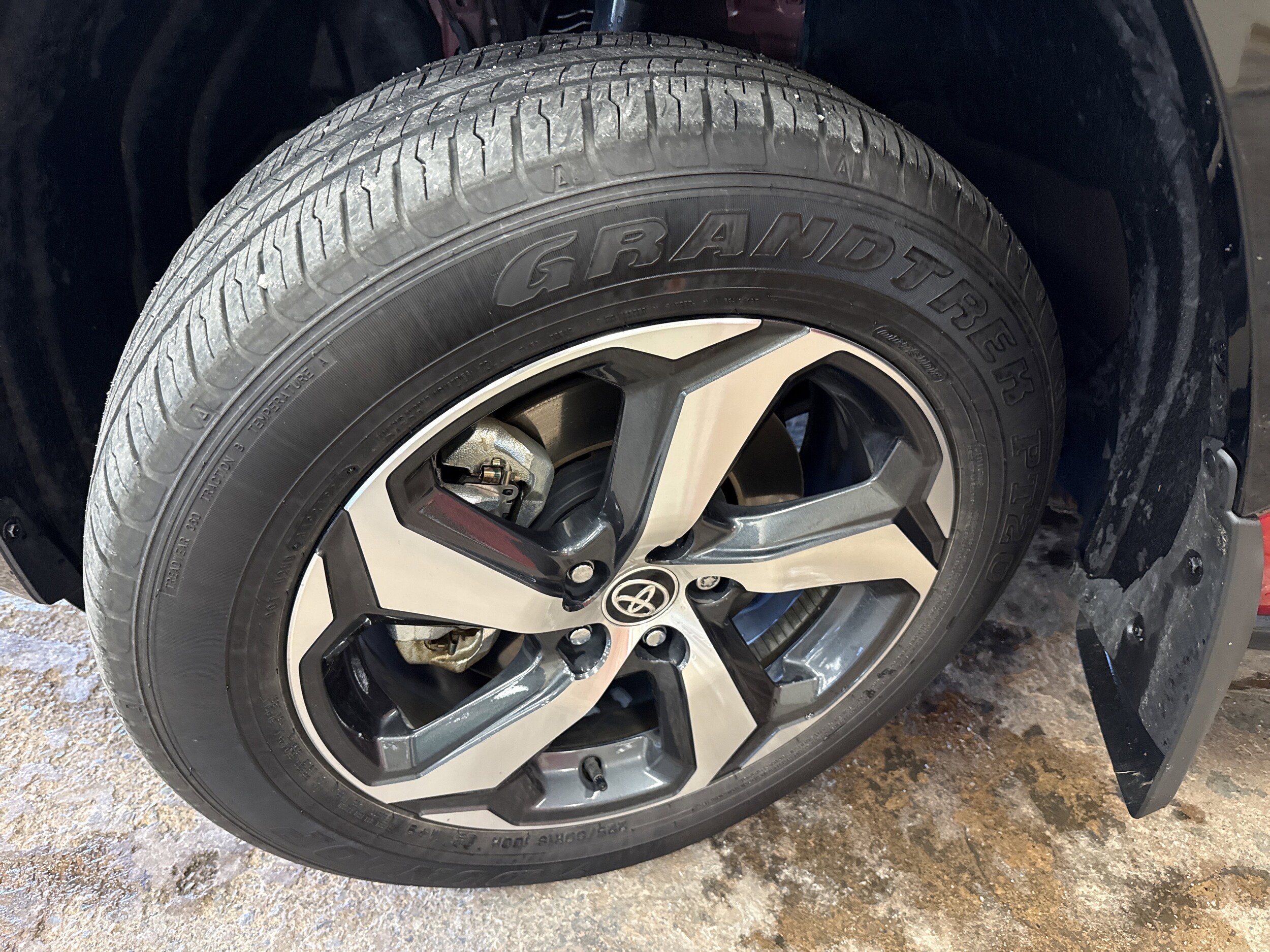 2024 Toyota RAV4 Prime SE photo 4