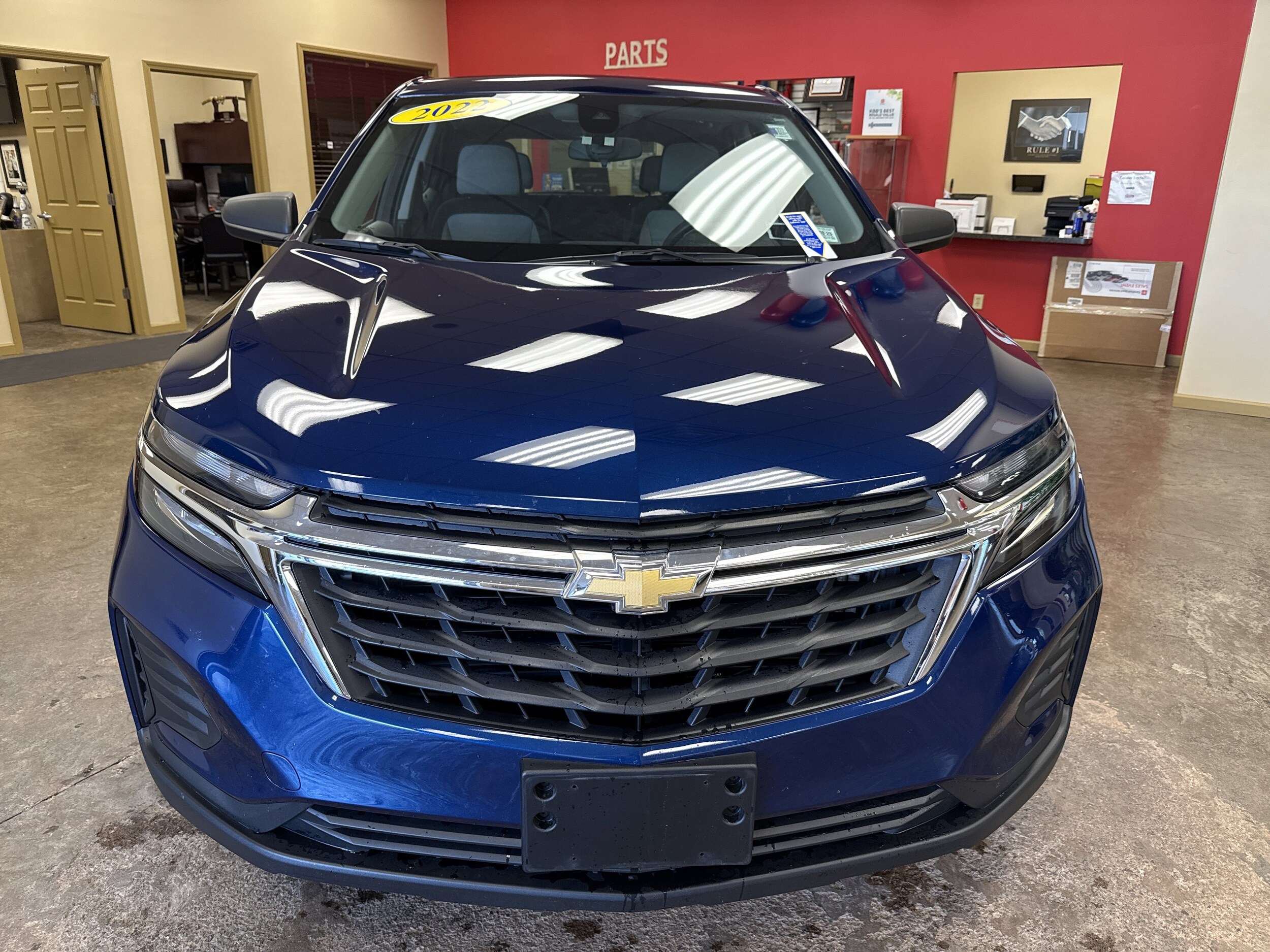 2022 Chevrolet Equinox LS photo 2