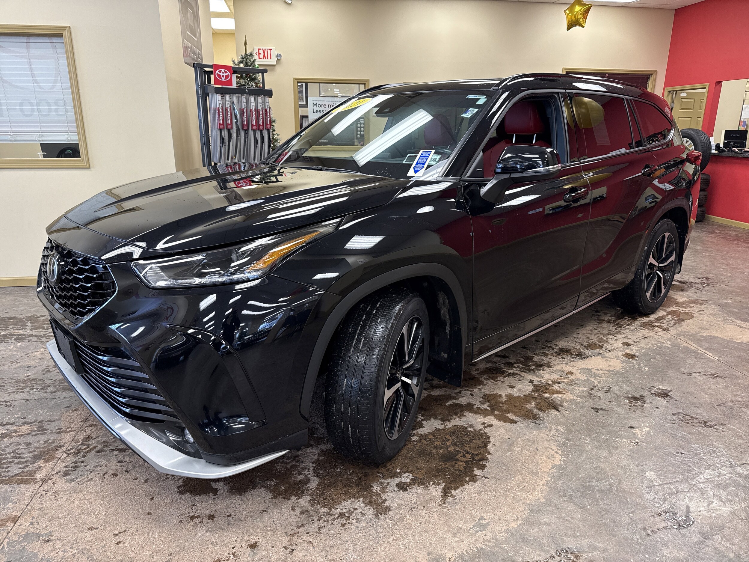 2021 Toyota Highlander XSE photo 3