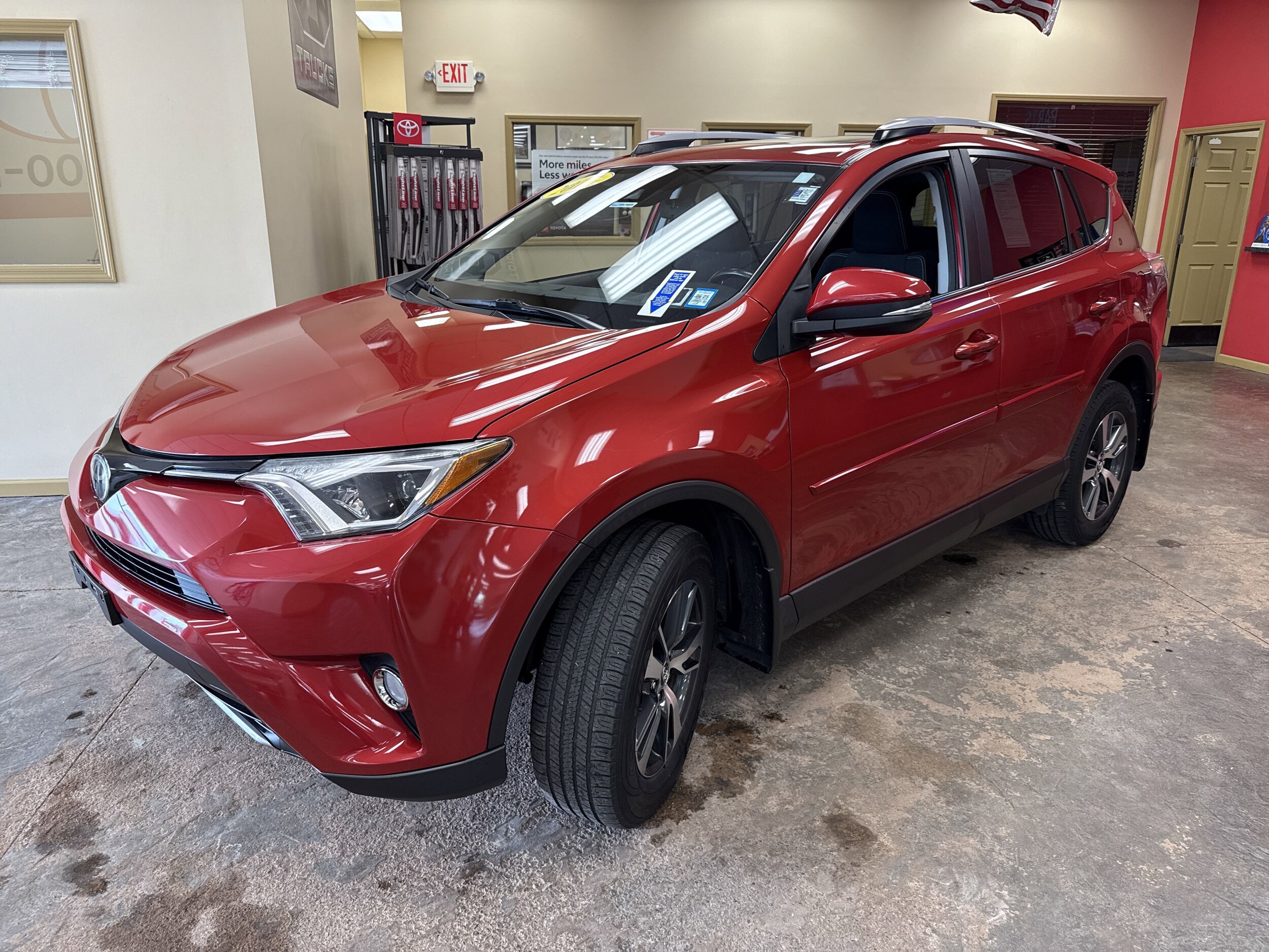 2017 Toyota RAV4 XLE photo 3