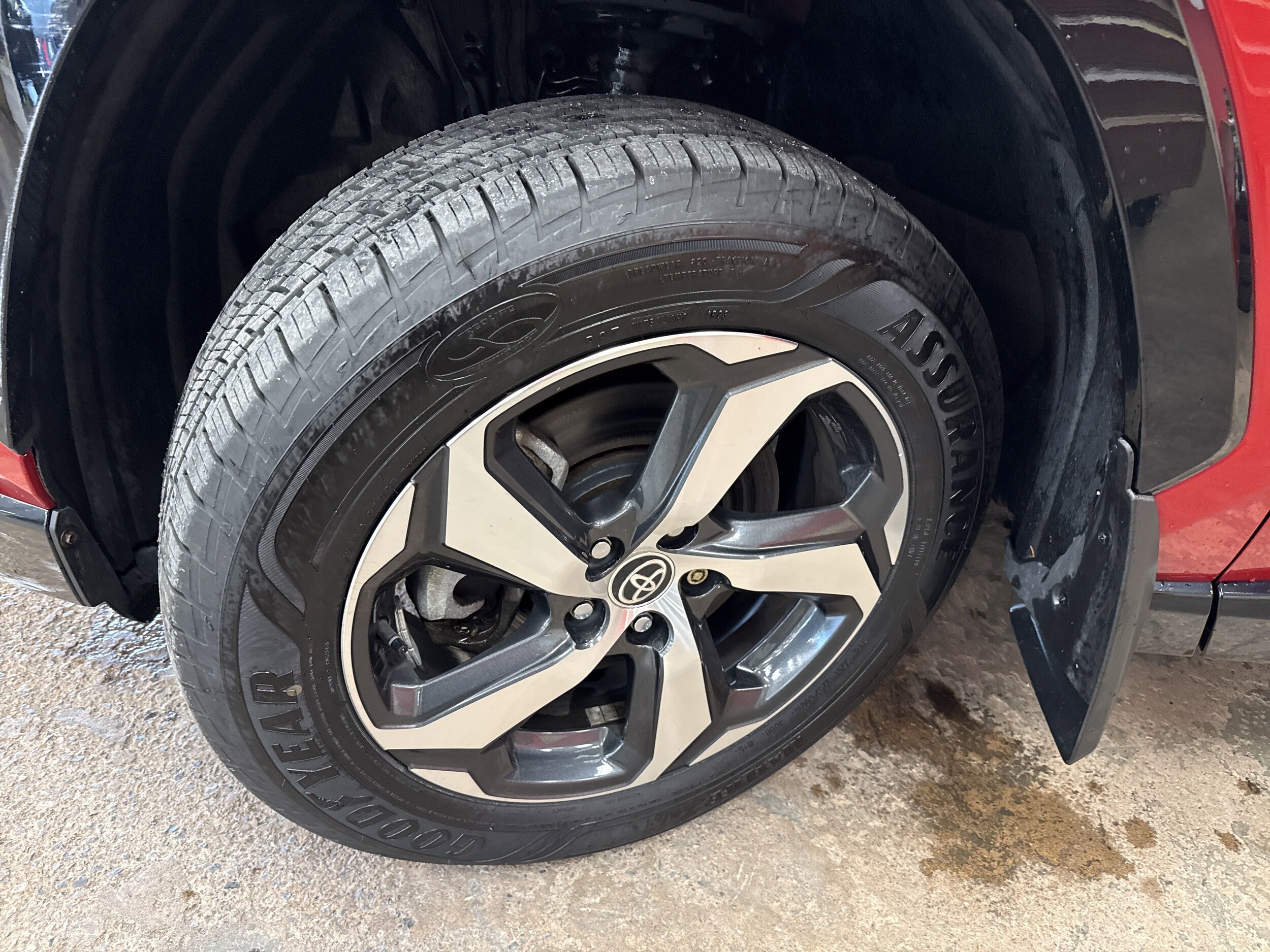 2021 Toyota RAV4 Prime XLE Premium photo 3