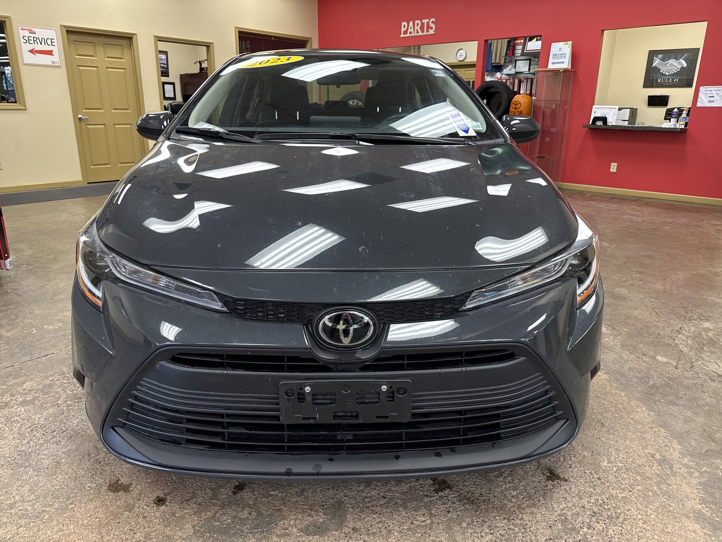 2023 Toyota Corolla LE photo 3