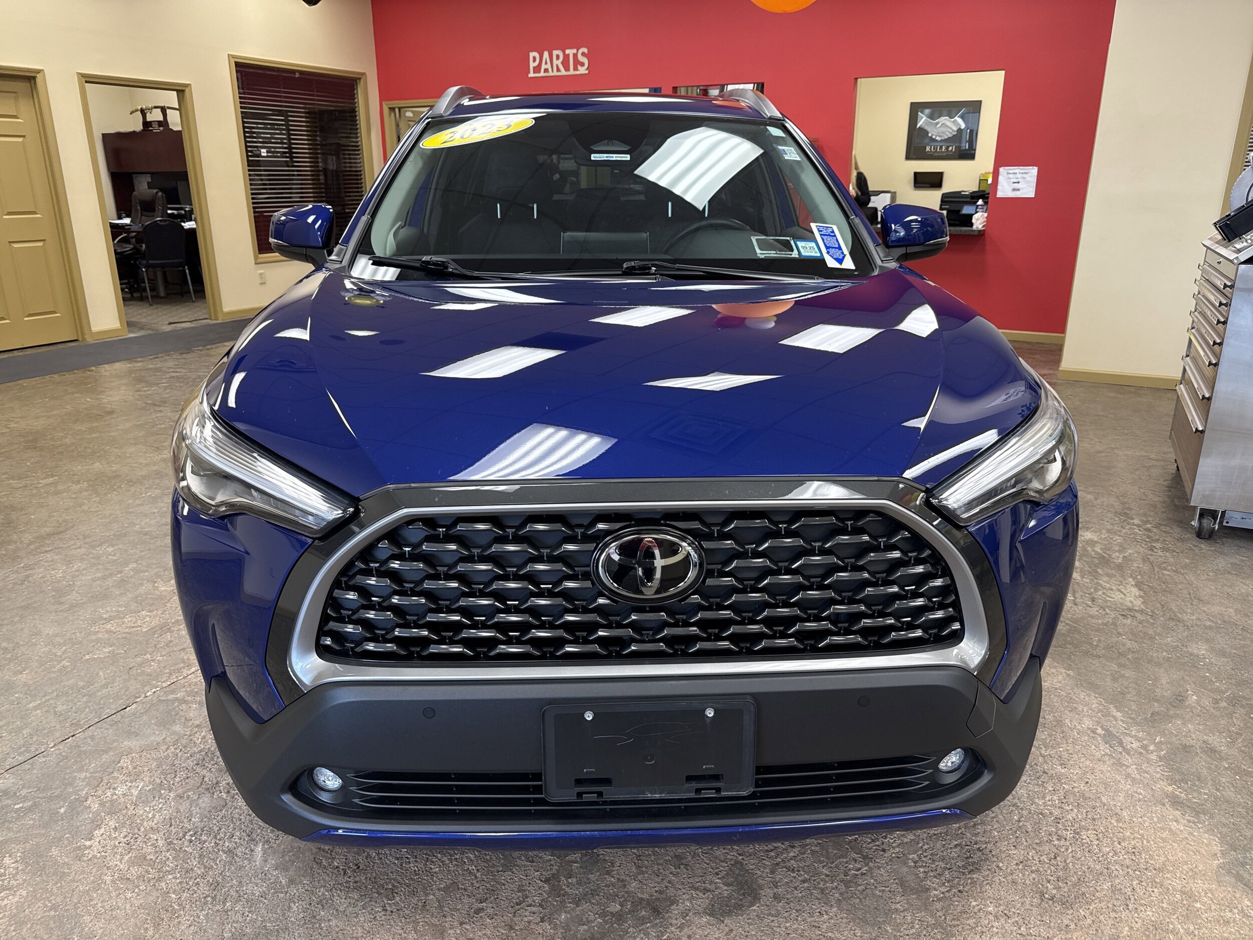 2023 Toyota Corolla Cross XLE photo 2