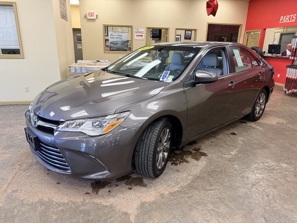 Used 2015 Toyota Camry XLE V6 Sedan