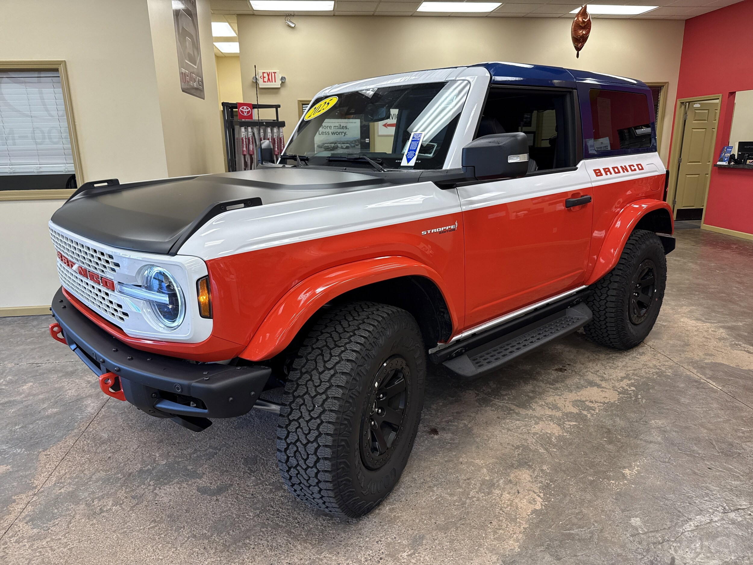 2025 Ford Bronco First Edition photo 3