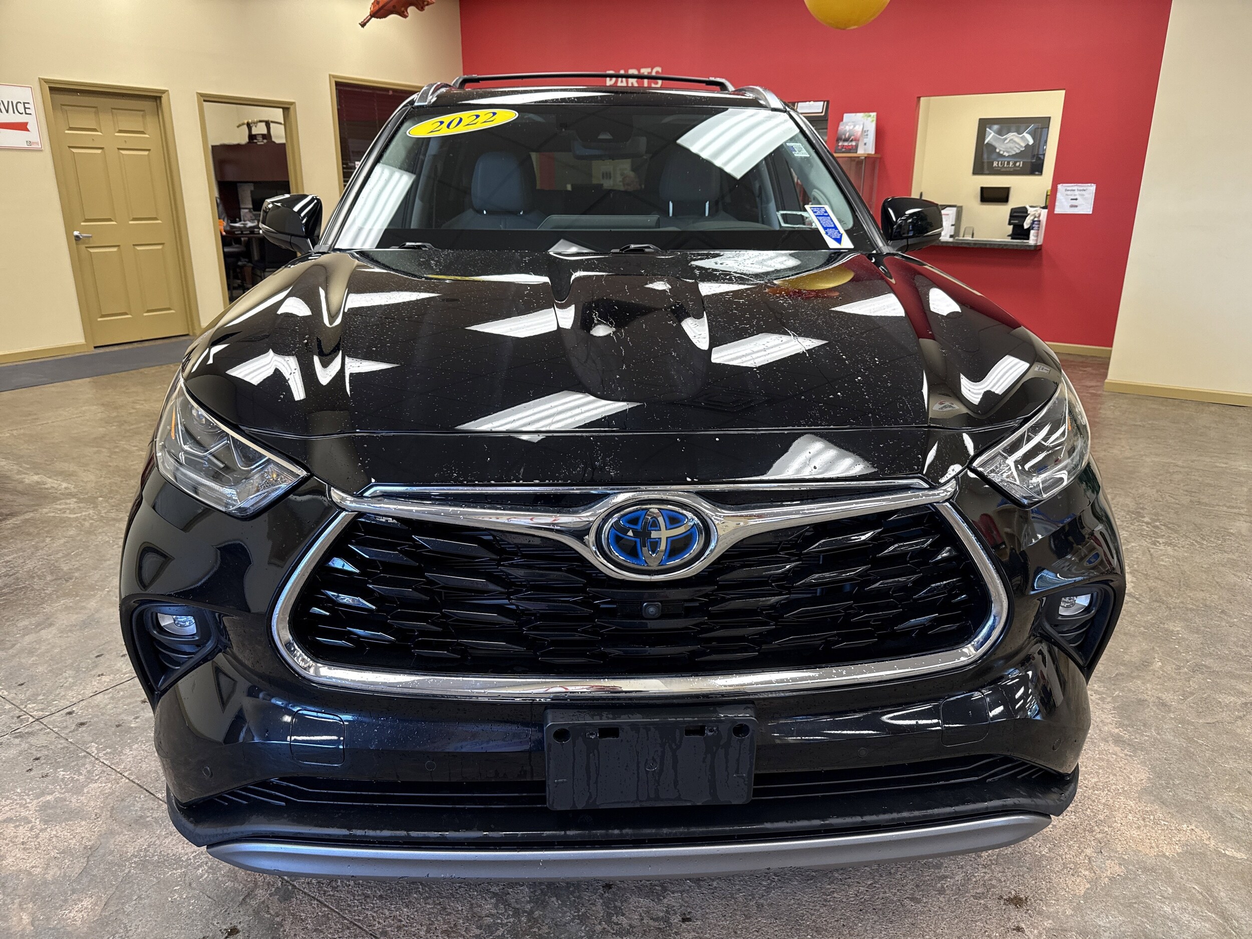 2022 Toyota Highlander Hybrid Platinum photo 2
