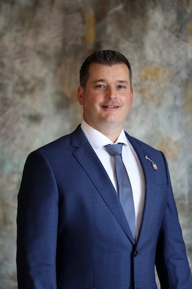 Staff member Peter Mediak from ID_5281548546e9