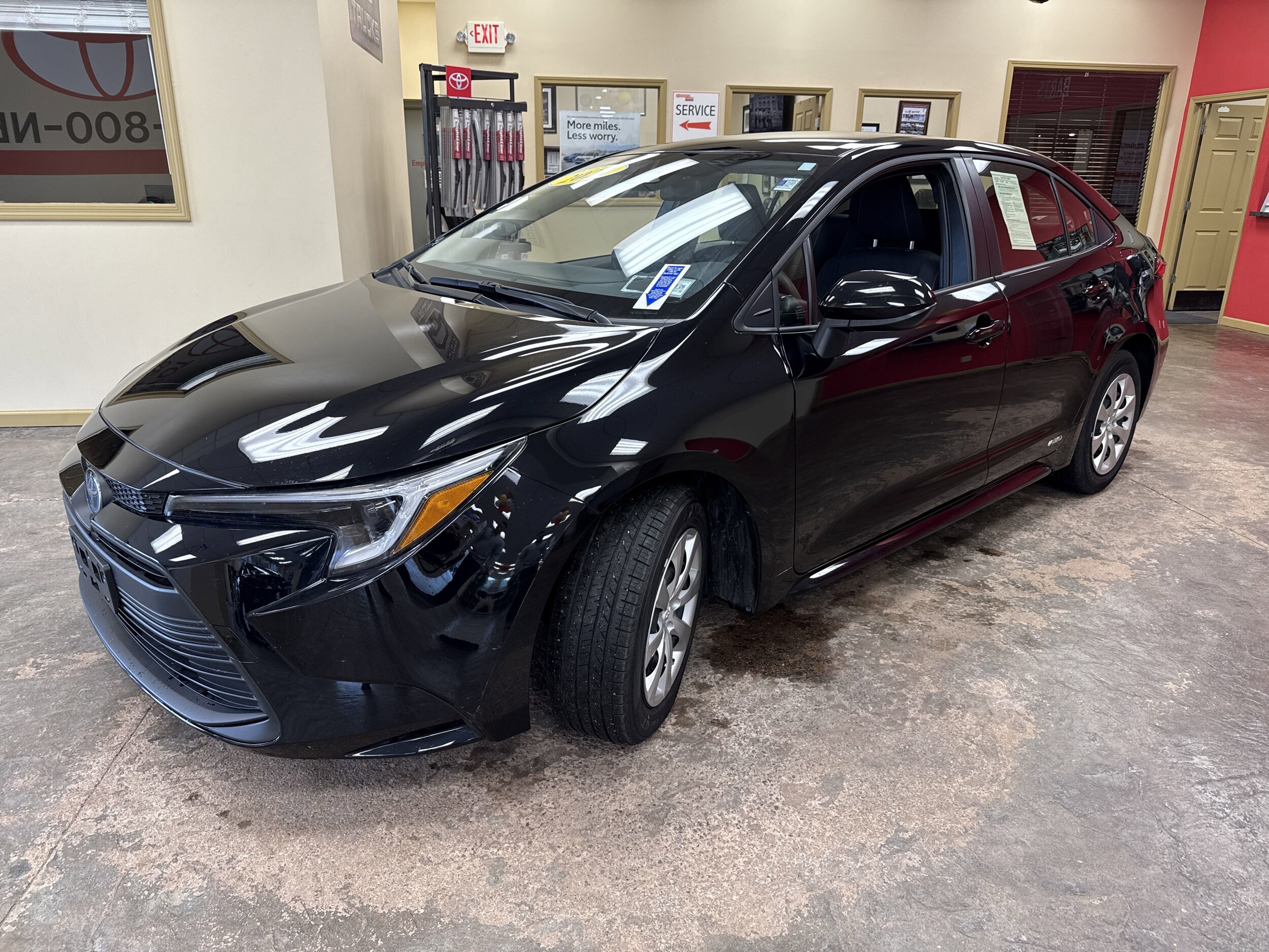 2024 Toyota Corolla Hybrid LE photo 3