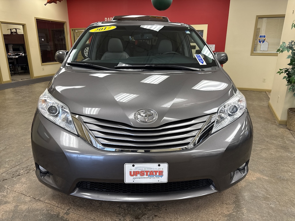 Used 2017 Toyota Sienna XLE 8 Passenger Van Passenger Van