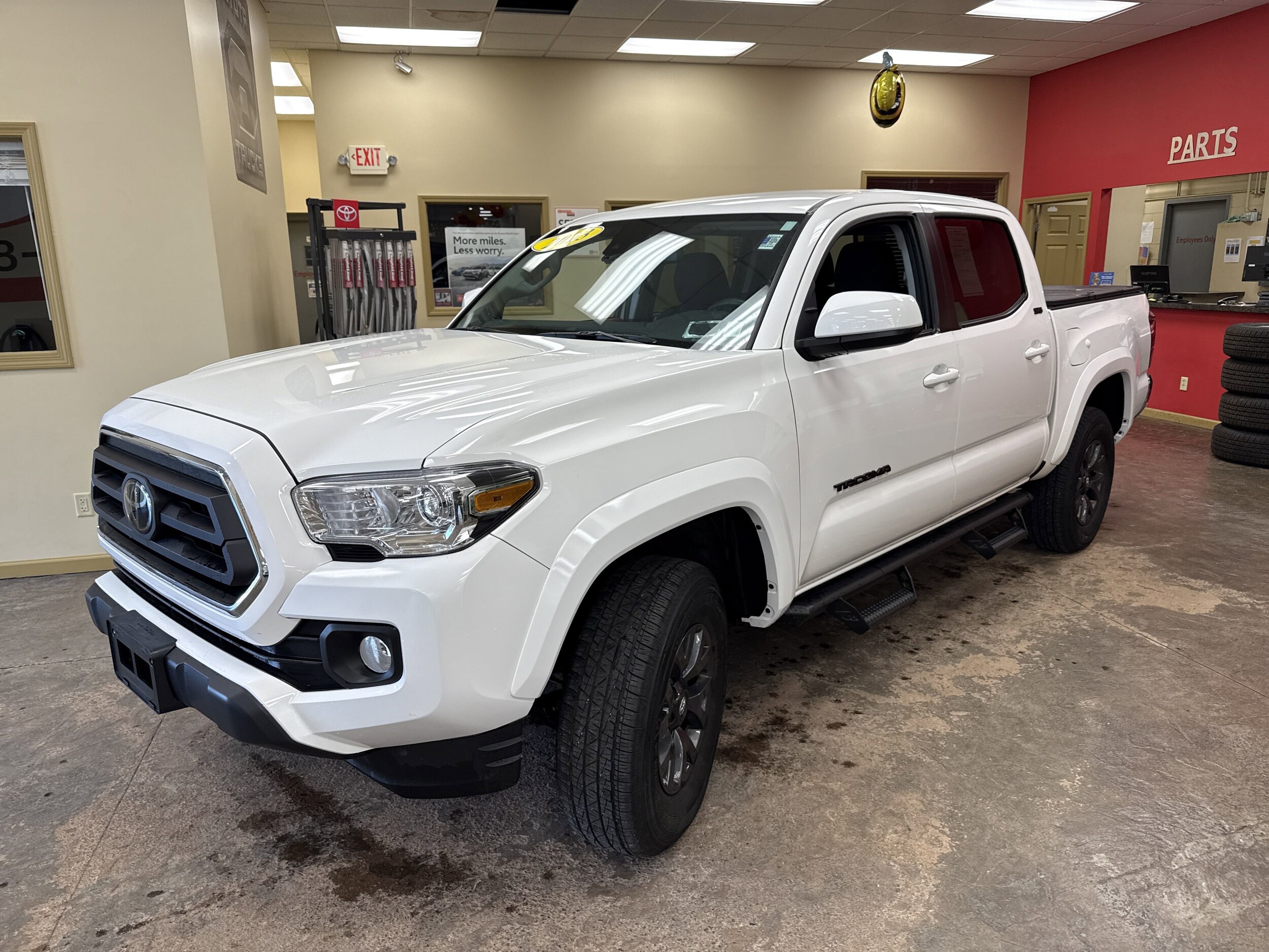 2023 Toyota Tacoma SR5 V6 photo 3