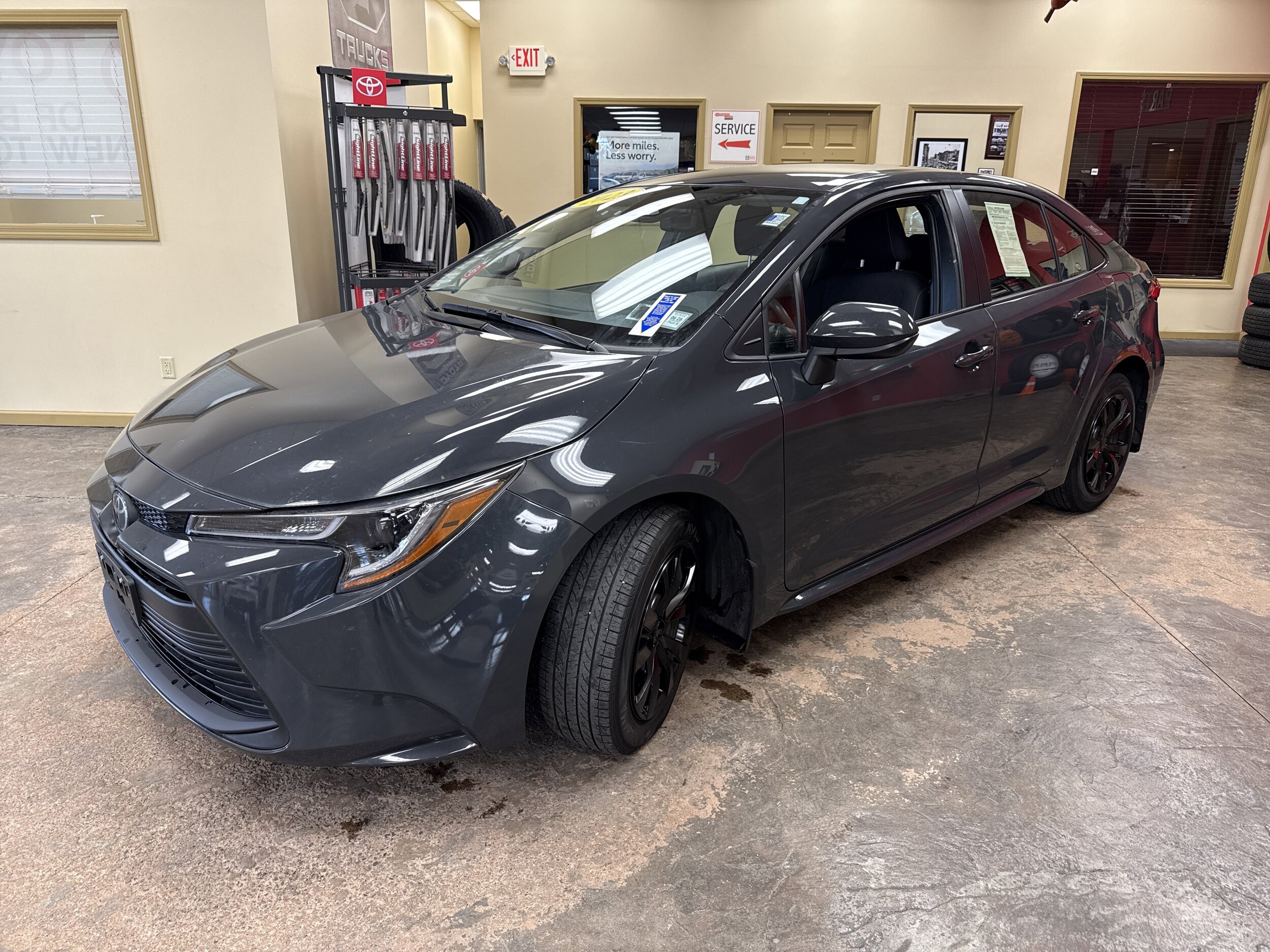 2023 Toyota Corolla LE photo 4