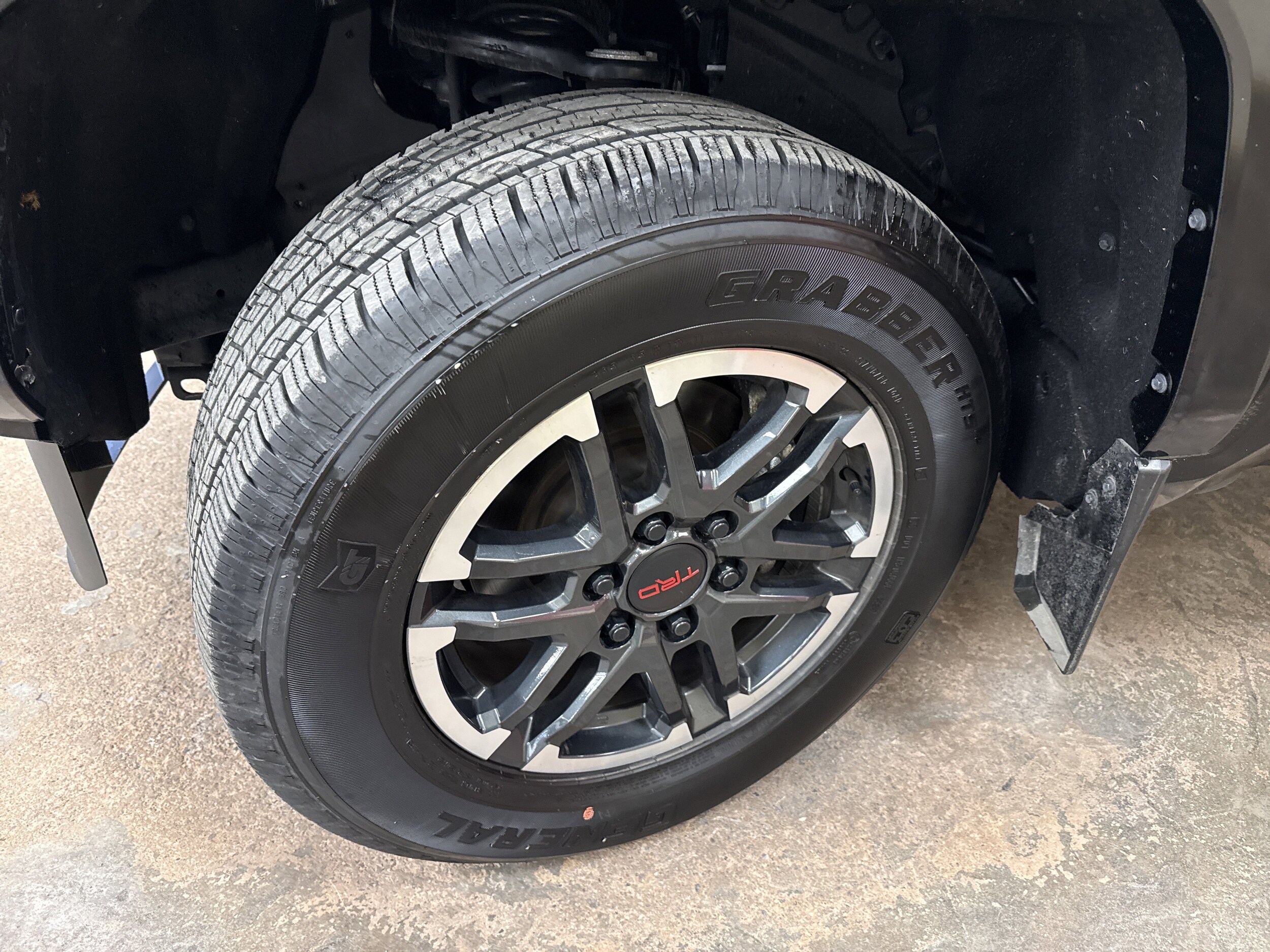 2024 Toyota Tacoma TRD Sport Double Cab photo 2