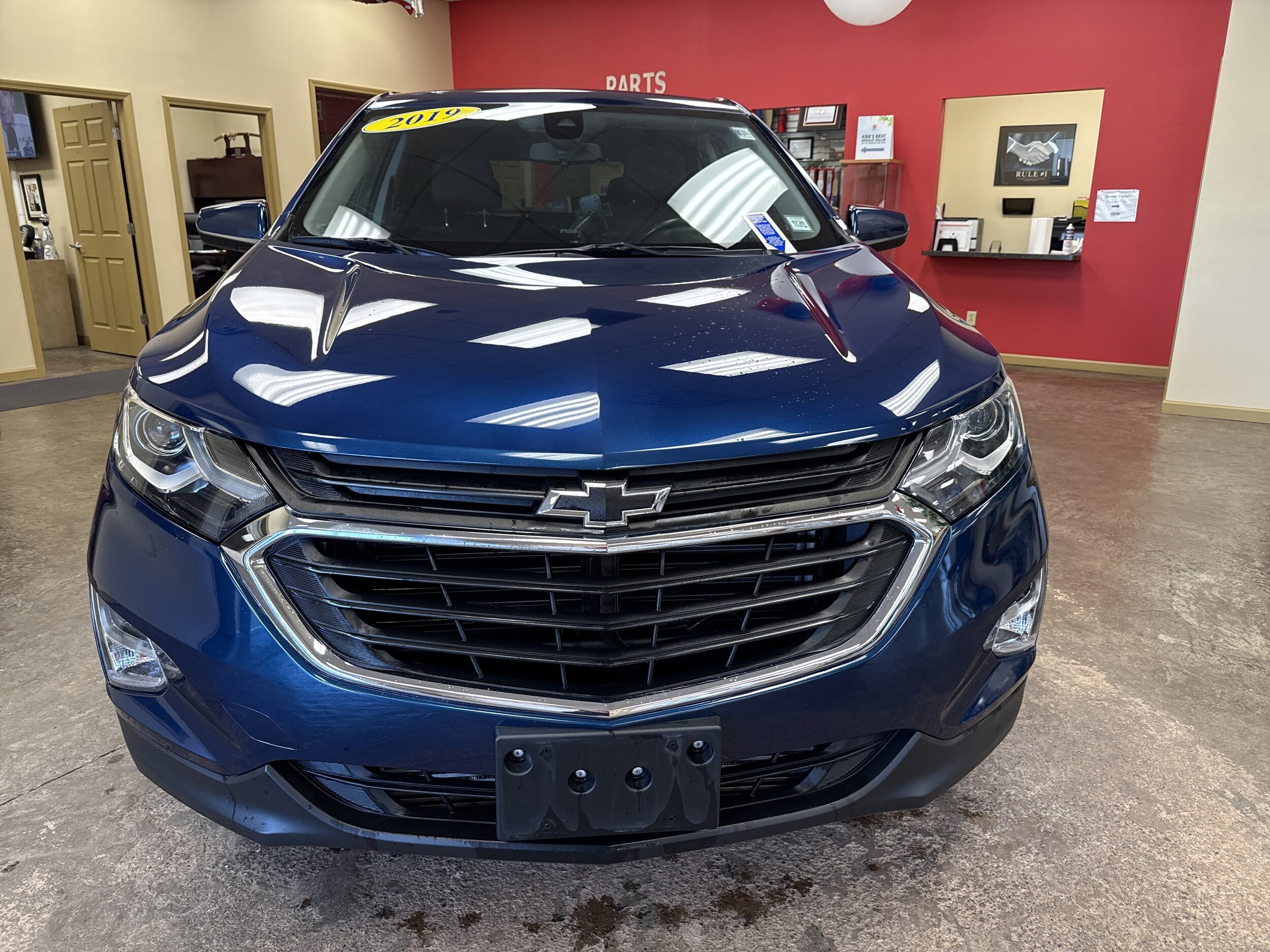 2019 Chevrolet Equinox LT photo 2