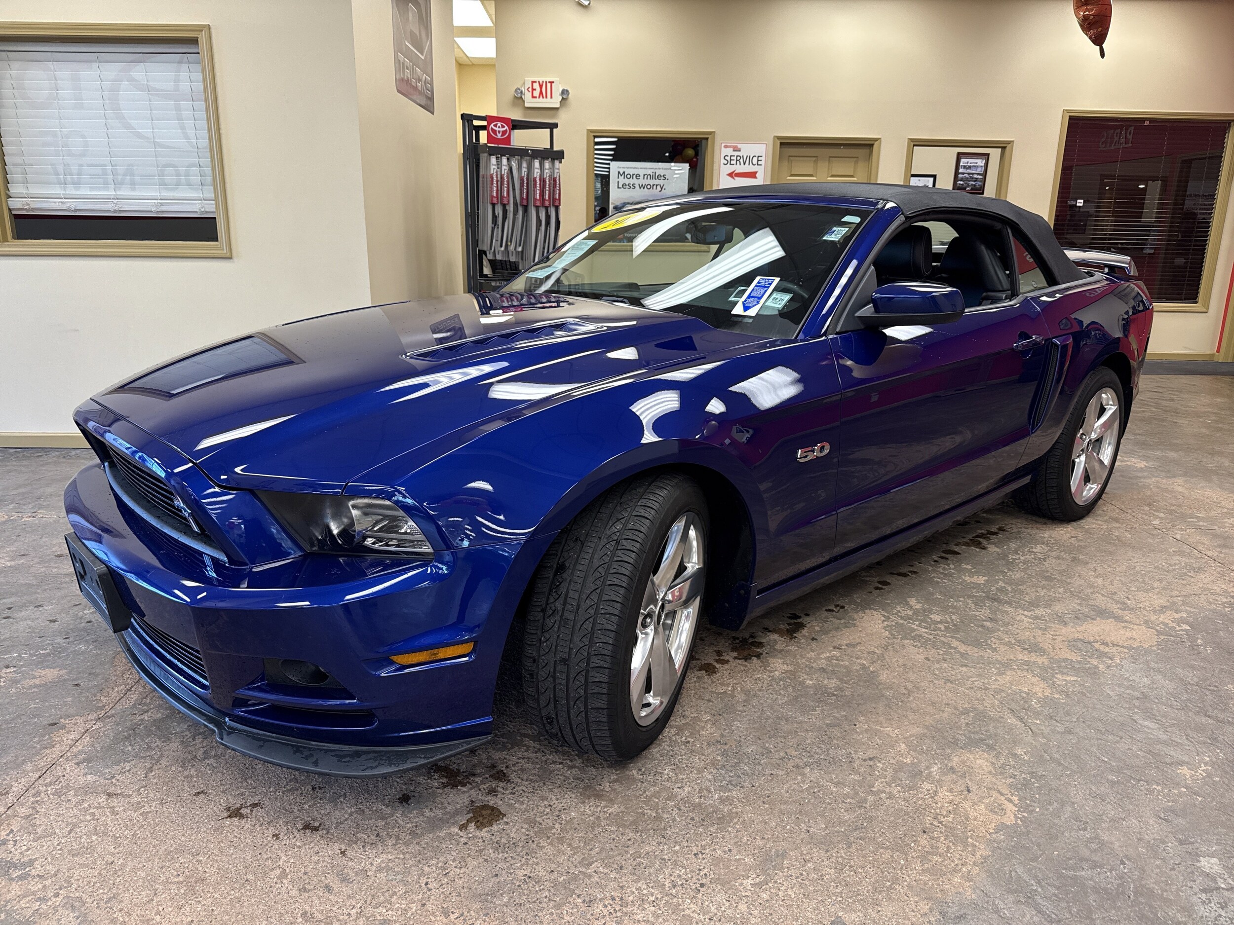2013 Ford Mustang Convertible photo 3