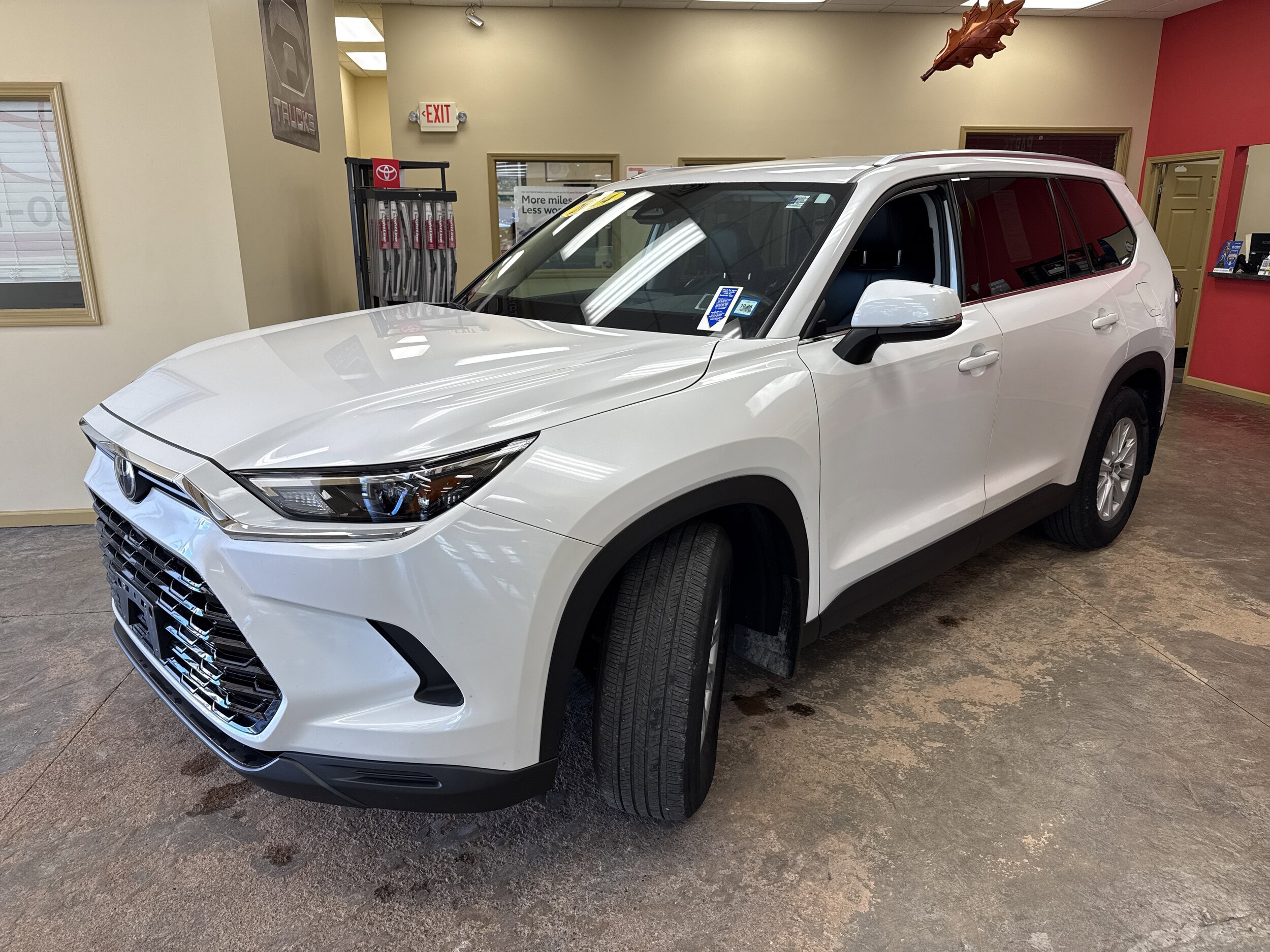 2024 Toyota Grand Highlander XLE photo 3