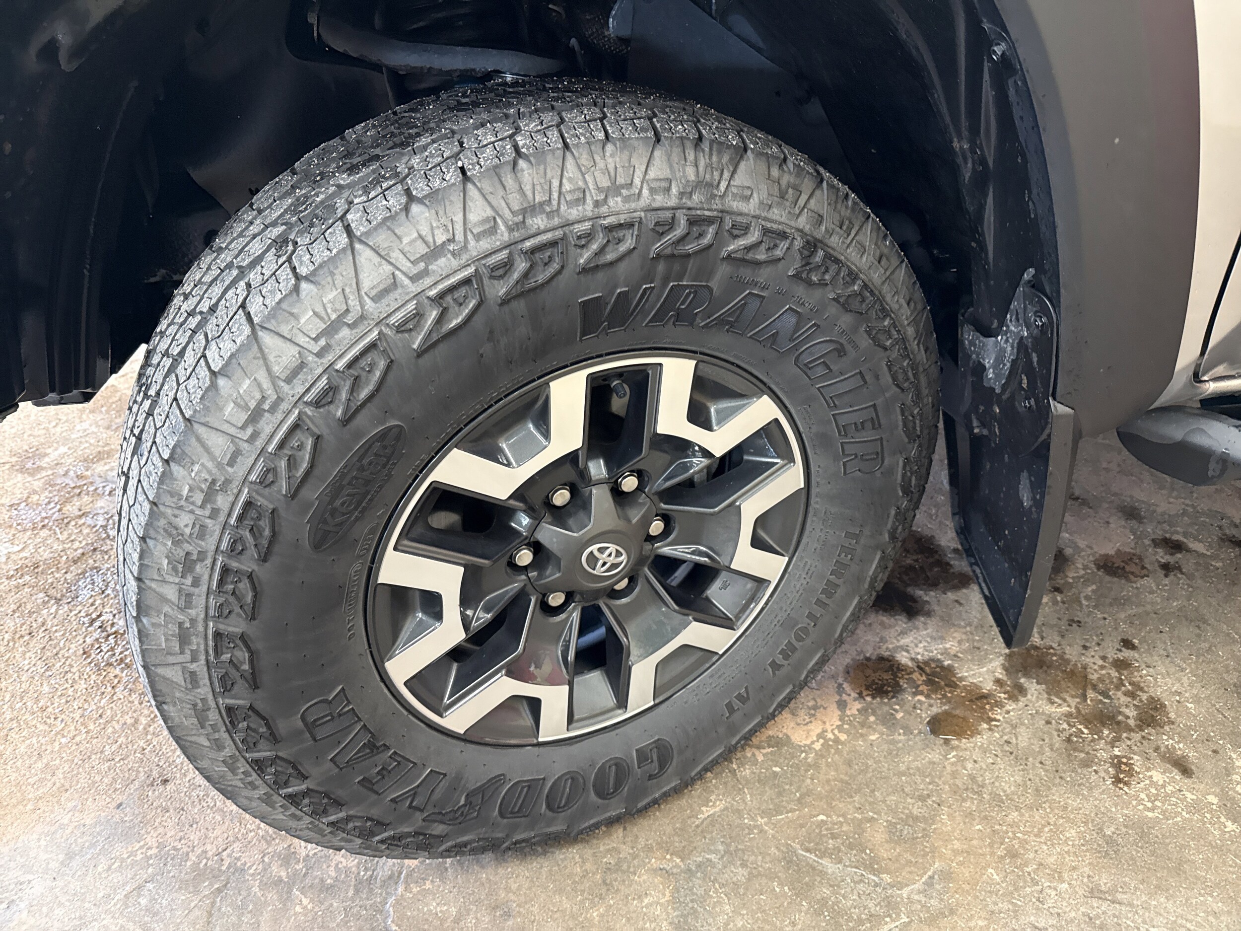 2023 Toyota Tacoma TRD V6 photo 4