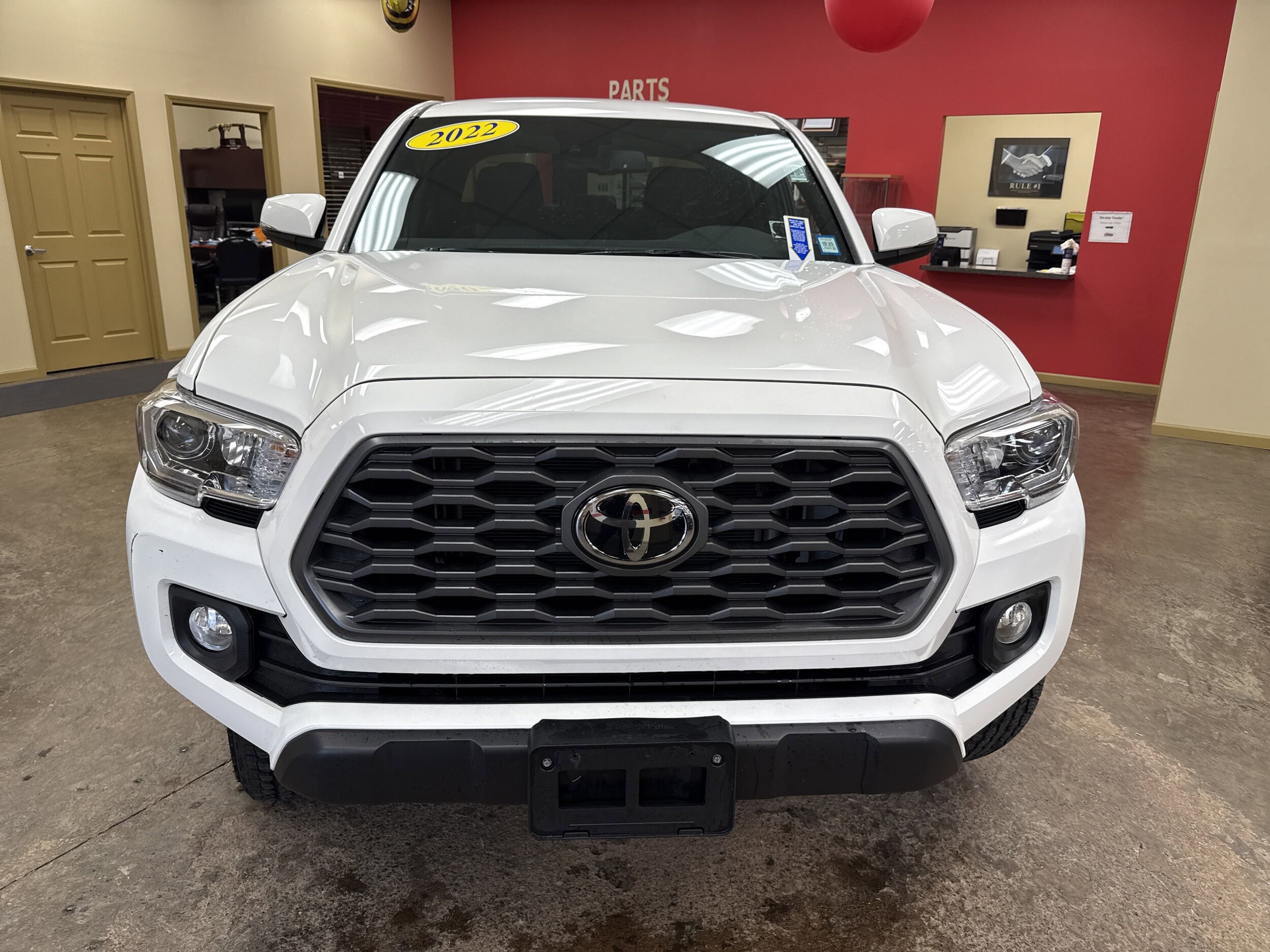 2022 Toyota Tacoma TRD V6 photo 2