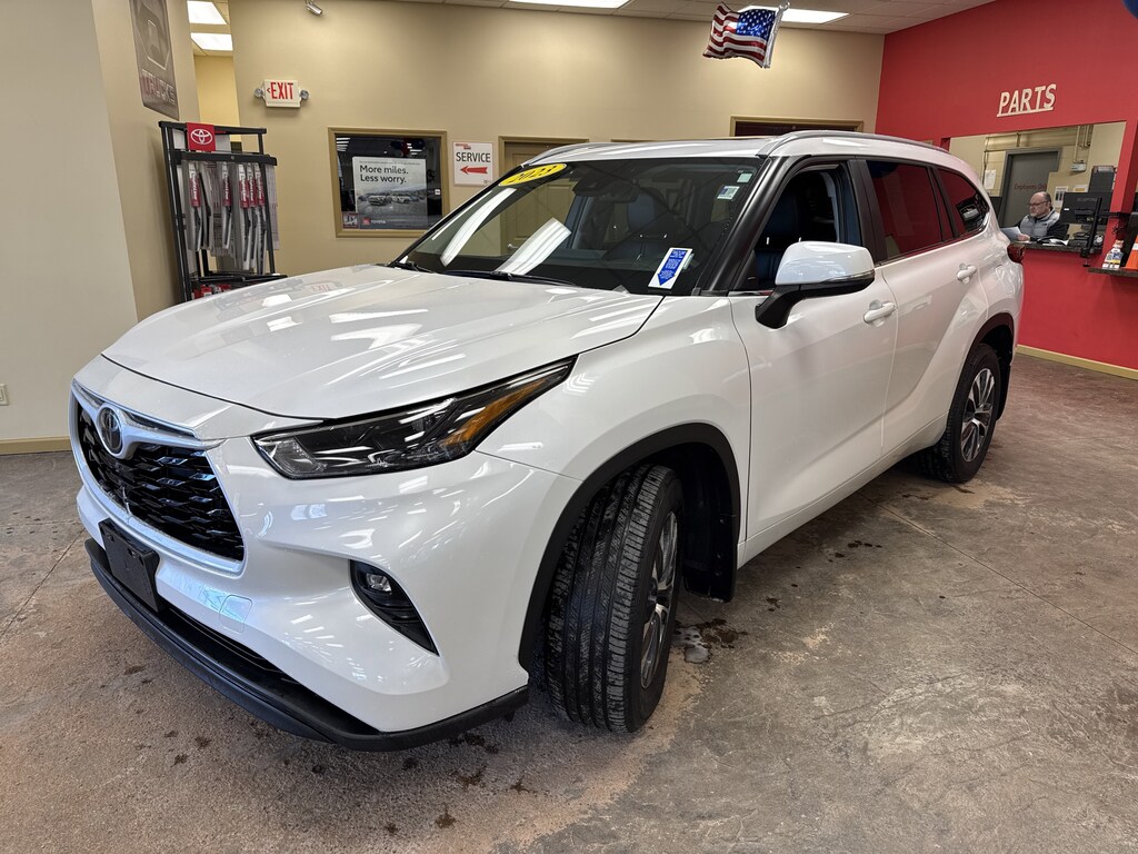 Used 2023 Toyota Highlander XLE SUV