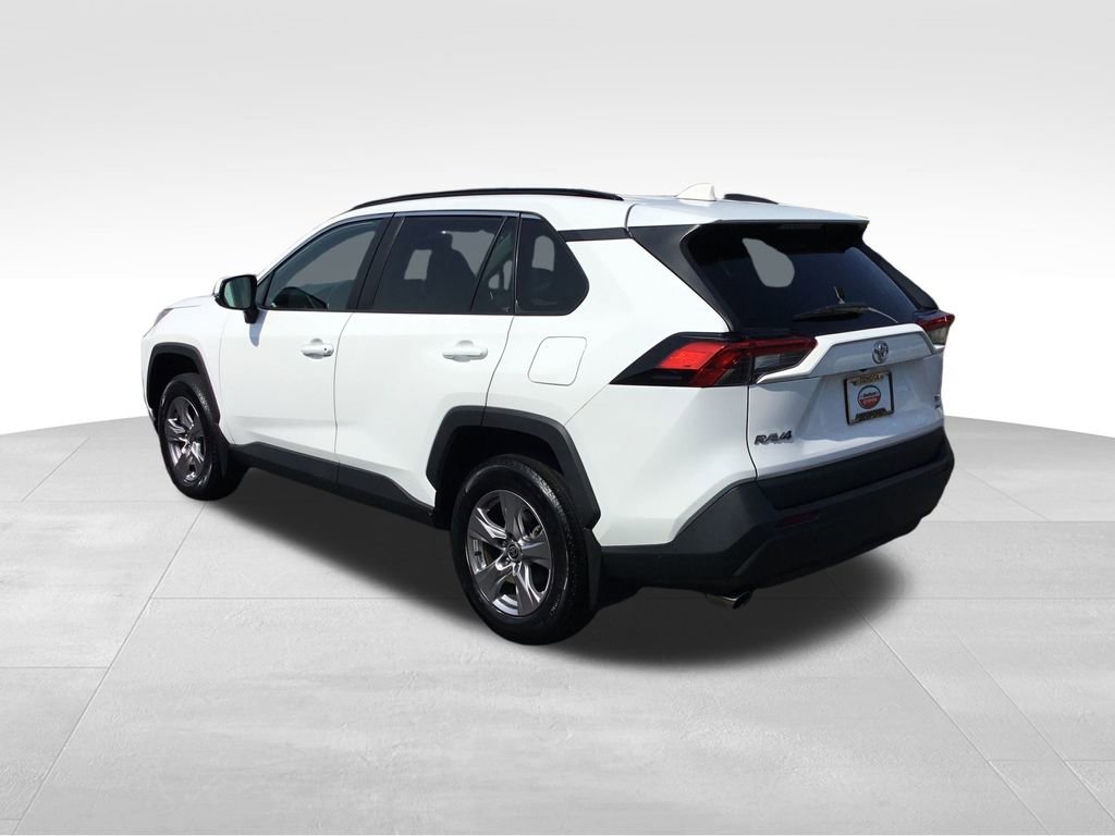 2022 Toyota RAV4 XLE photo 3