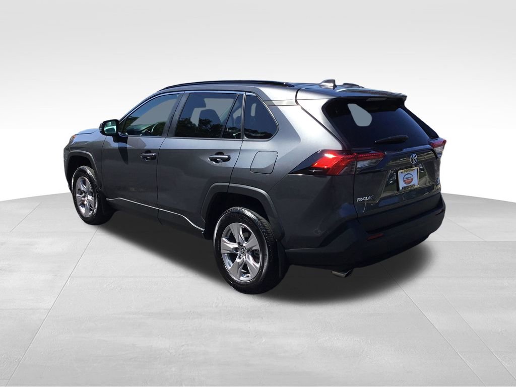 2023 Toyota RAV4 XLE photo 3