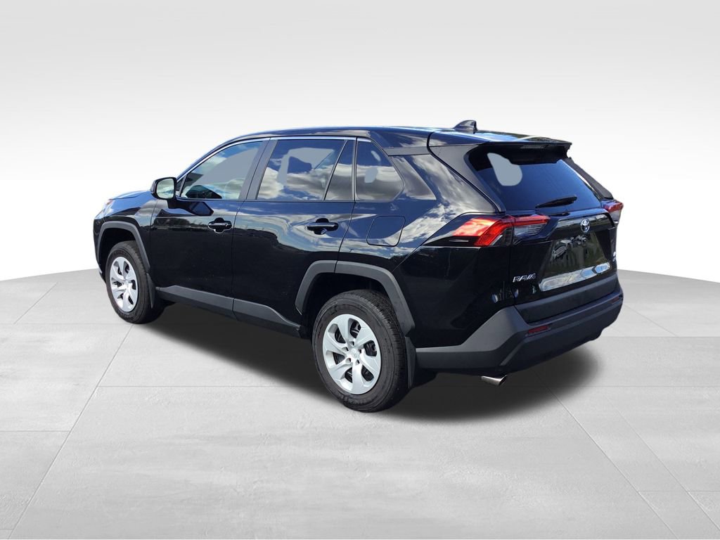 2023 Toyota RAV4 LE photo 3