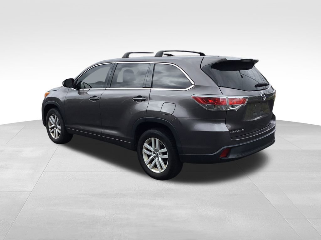 2016 Toyota Highlander LE photo 3