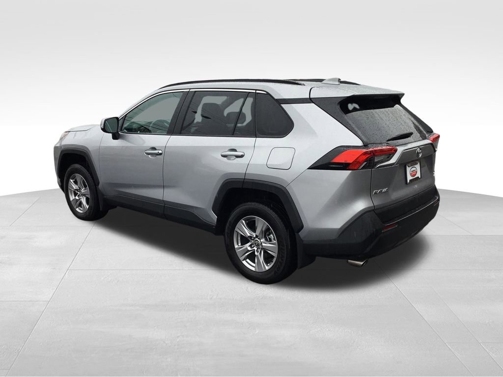 2023 Toyota RAV4 XLE photo 2