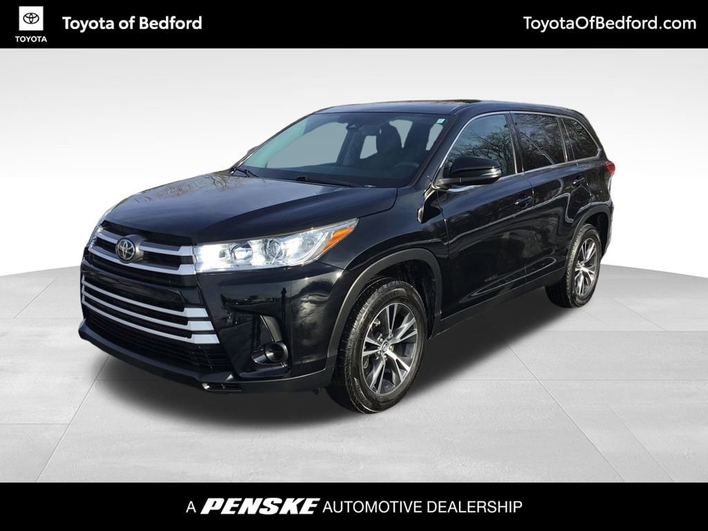 2019 Toyota Highlander LE's photo