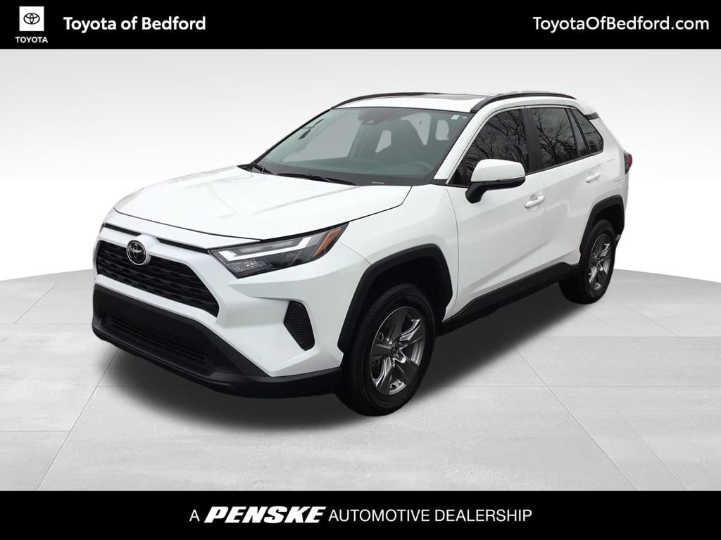 2024 Toyota RAV4 XLE's photo