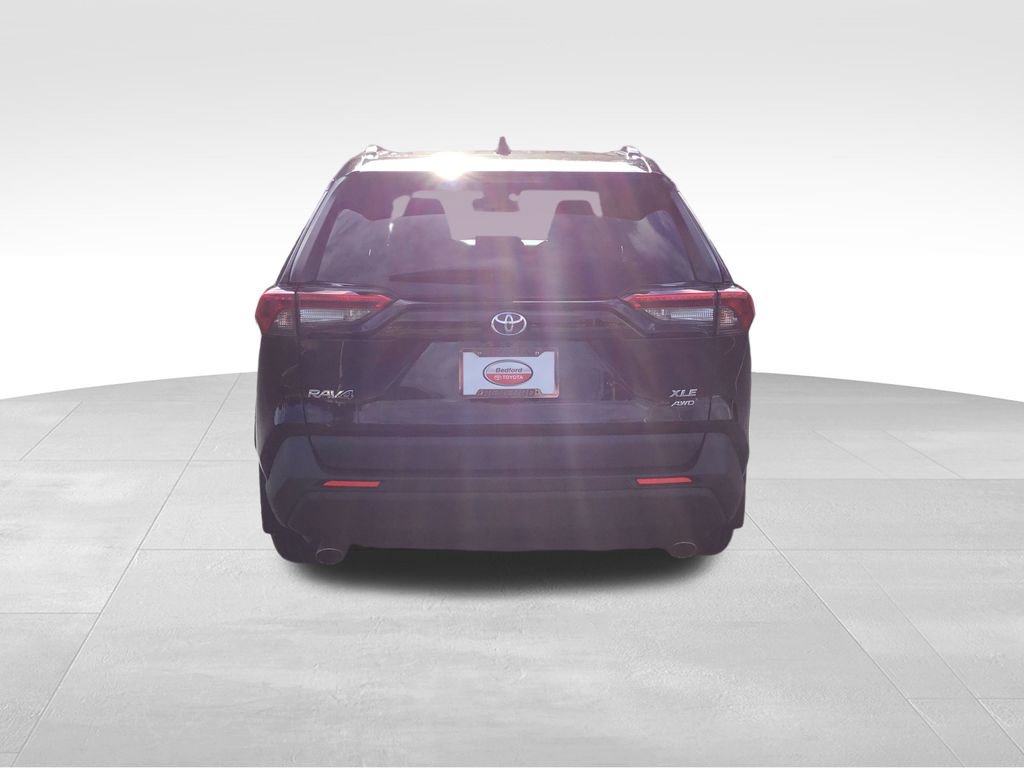 2022 Toyota RAV4 XLE photo 3
