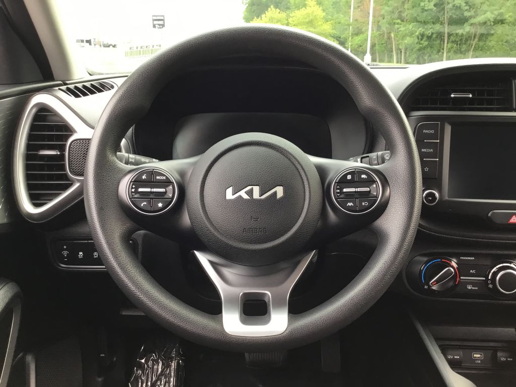 2023 Kia Soul LX - Photo 19