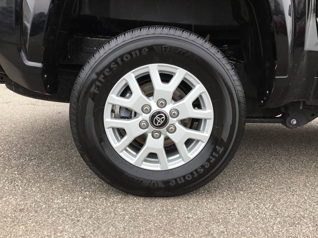 2025 Toyota Tacoma SR5 - Photo 11