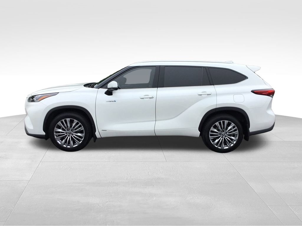 Used 2021 Toyota Highlander Hybrid Limited with VIN 5TDEBRCH8MS047009 for sale in Bedford, OH