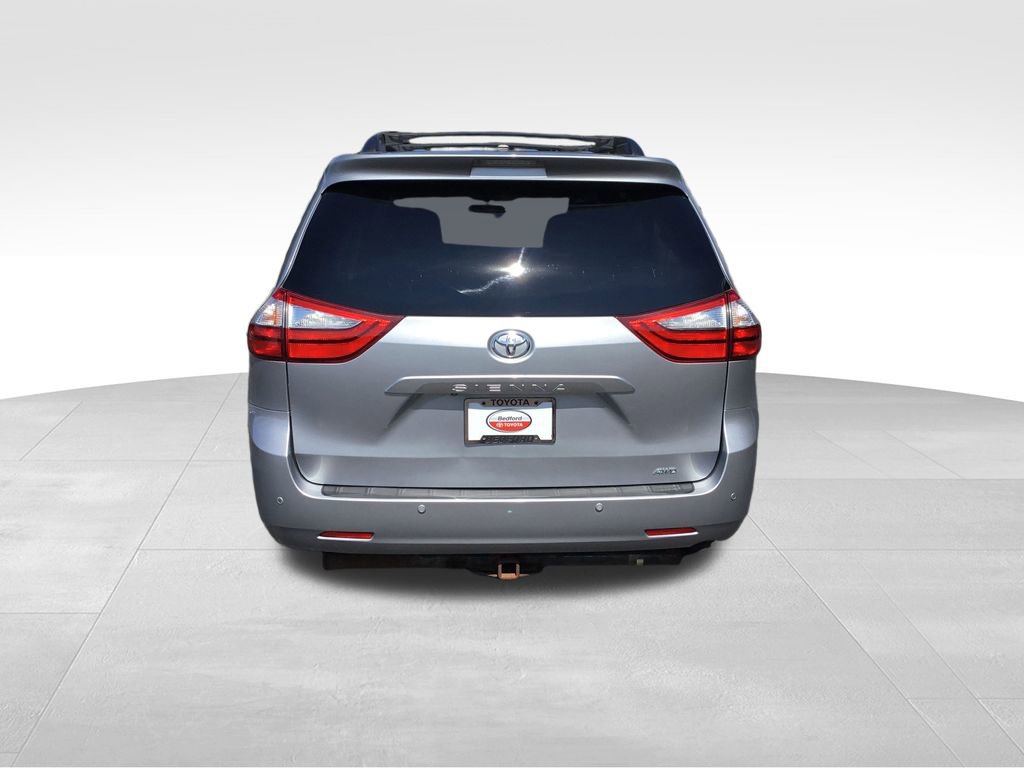 2015 Toyota Sienna XLE photo 4