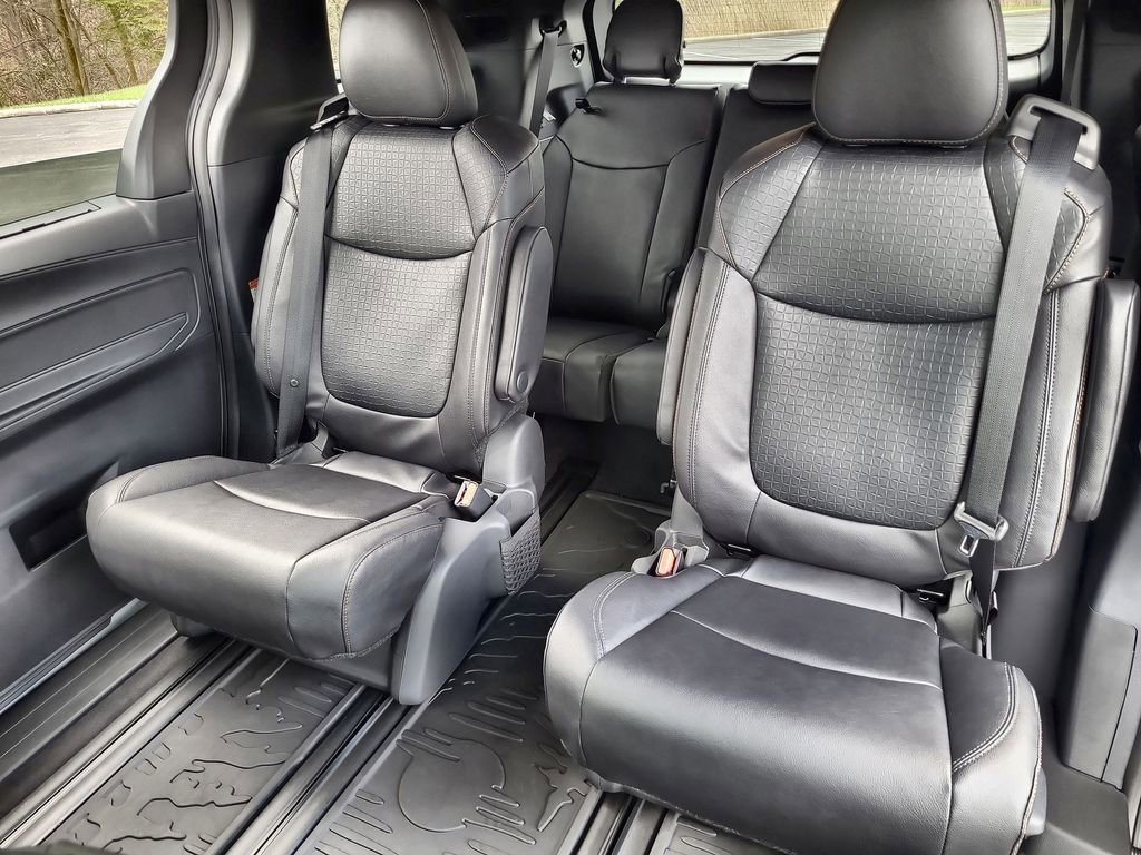2025 Toyota Sienna Woodland Edition - Photo 21