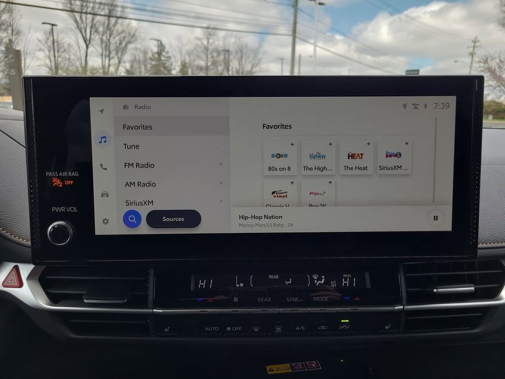 2025 Toyota Sienna Woodland Edition - Photo 16