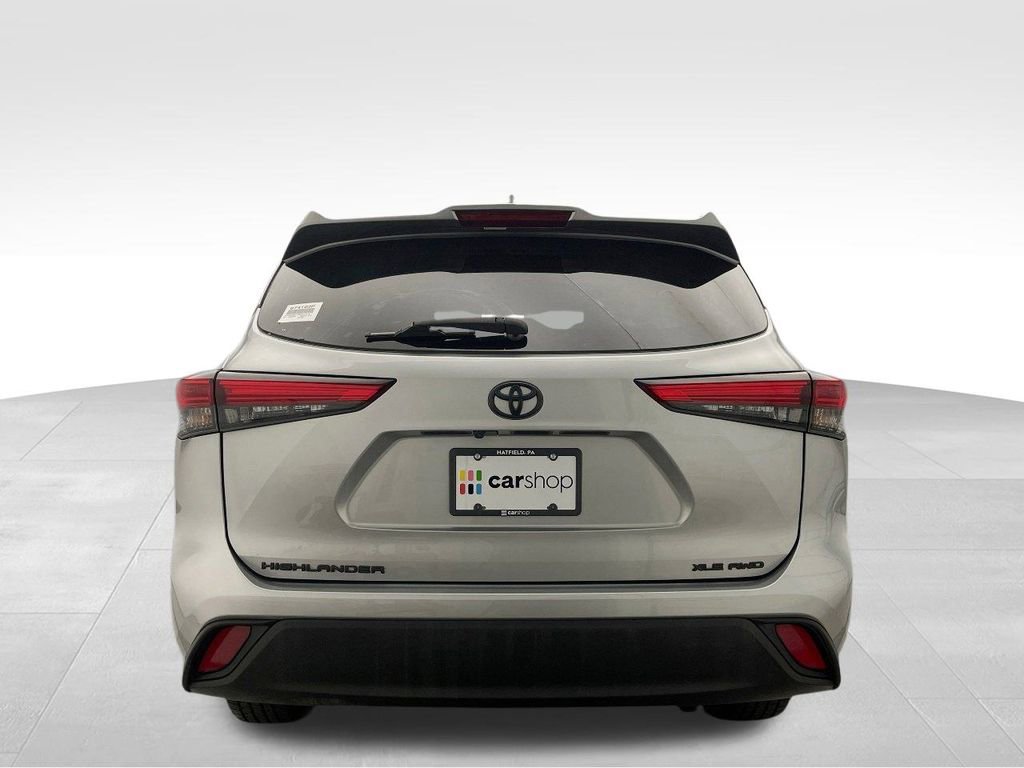 2022 Toyota Highlander XLE photo 3