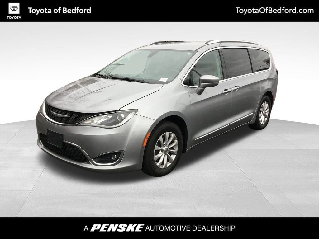 2019 Chrysler Pacifica Touring L's photo