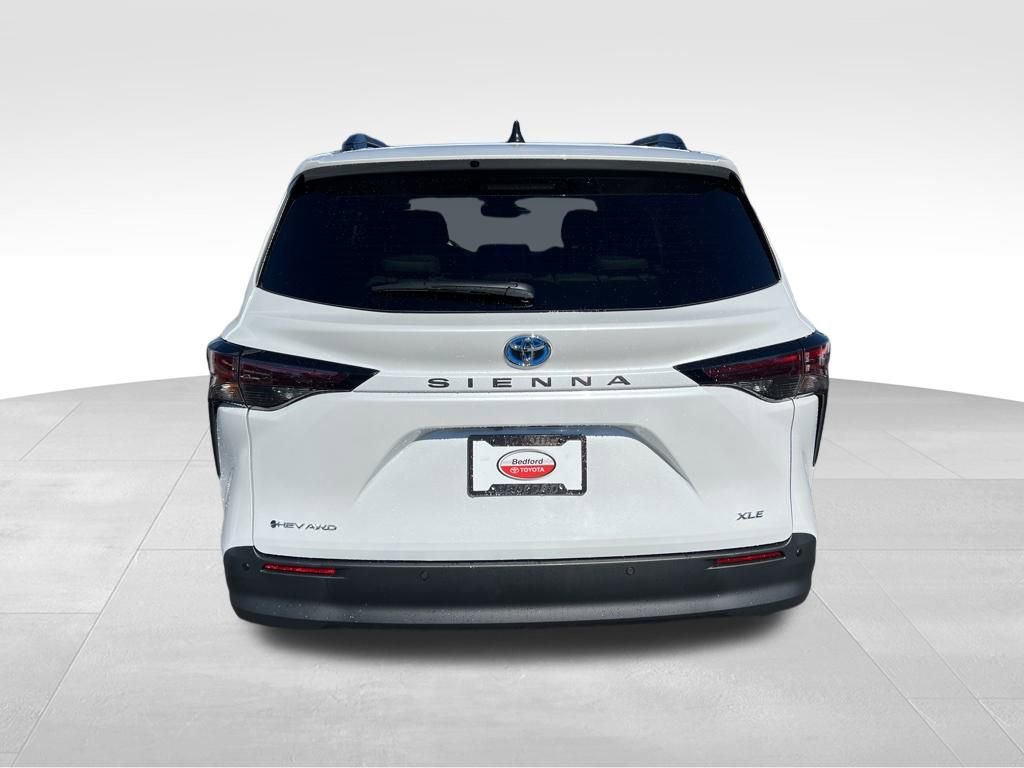 2025 Toyota Sienna XLE photo 4