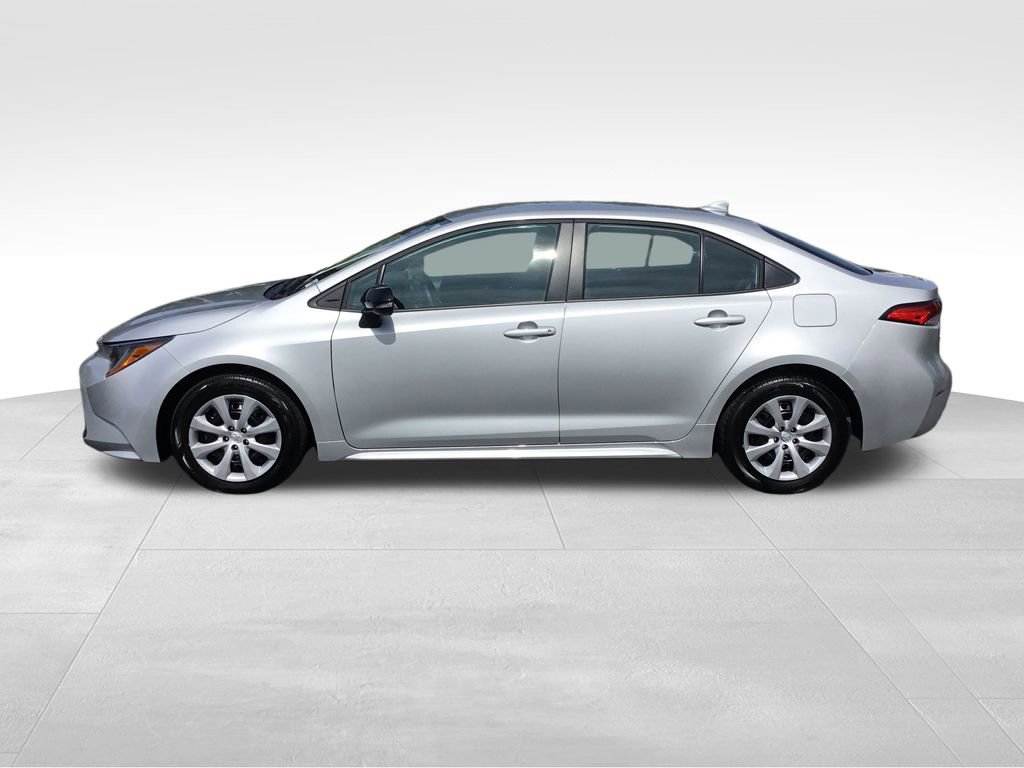 2025 Toyota Corolla LE photo 2