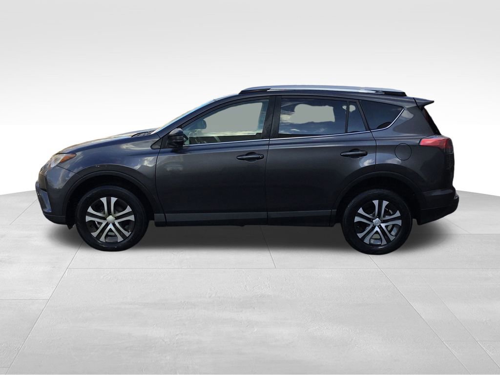 2016 Toyota RAV4 LE photo 2