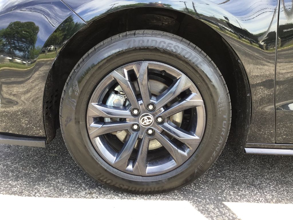 2025 Toyota Sienna XSE - Photo 9