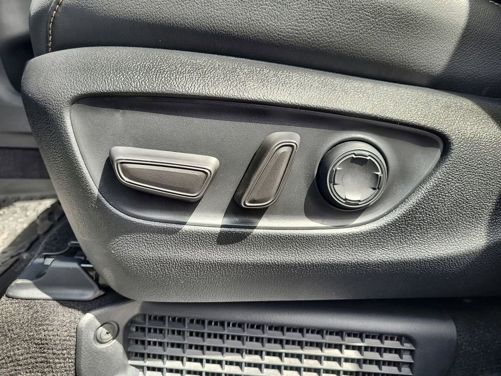 2025 Toyota Sienna Woodland Edition - Photo 12
