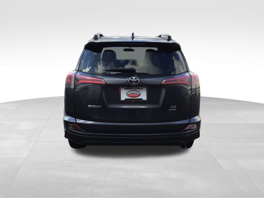 2016 Toyota RAV4 LE photo 4