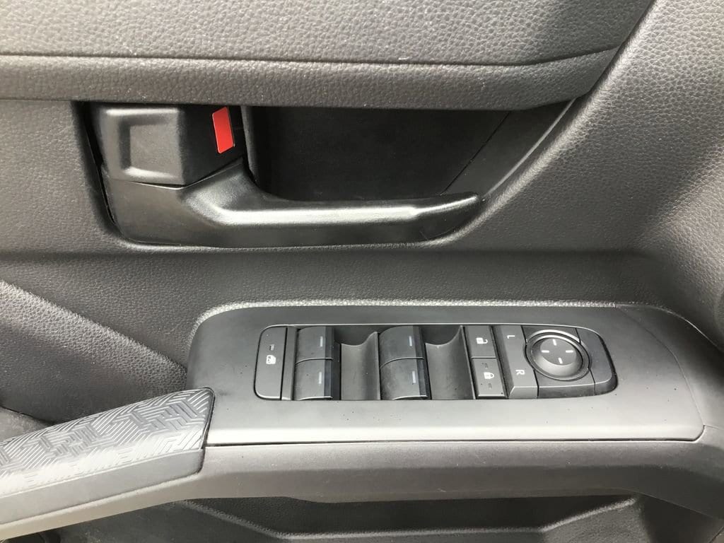 2025 Toyota Tacoma SR5 - Photo 17