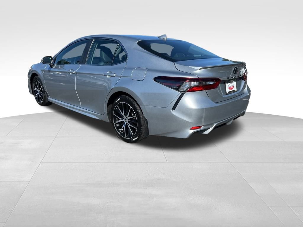 2023 Toyota Camry SE photo 3