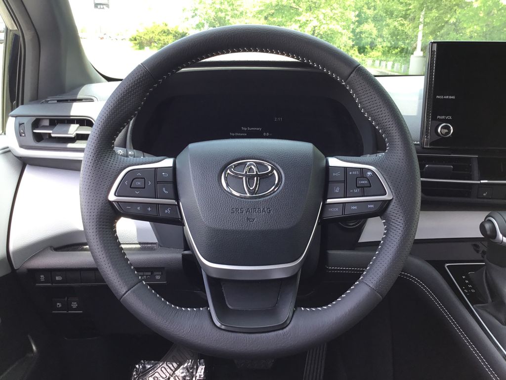 2025 Toyota Sienna XSE - Photo 21